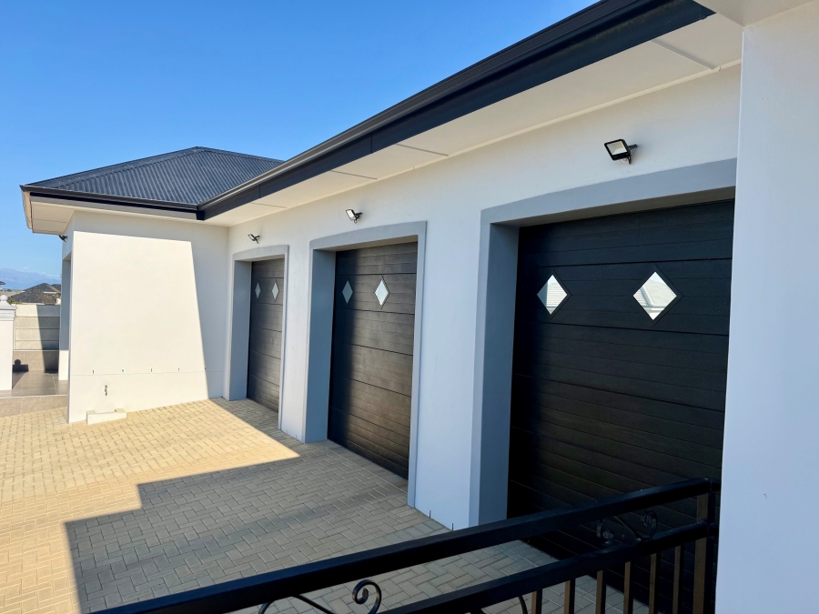 5 Bedroom Property for Sale in Tafelzicht Western Cape